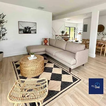 Pool Sleeps 8 Mins To Calle 8 Sobe Brickell Vila